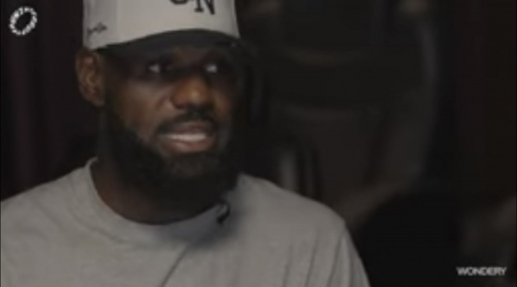 詹姆斯：双塔阵容在我们联盟中不多见了 火箭雄鹿骑士可以打双塔