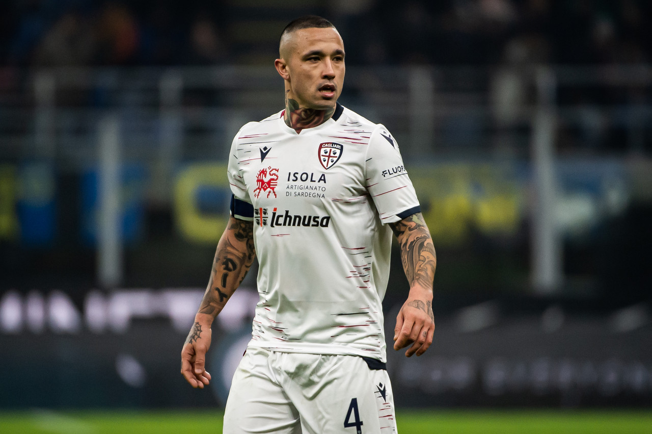 踢球的使命！纳因戈兰：父亲避债离家出走，母亲独自抚养5个孩子